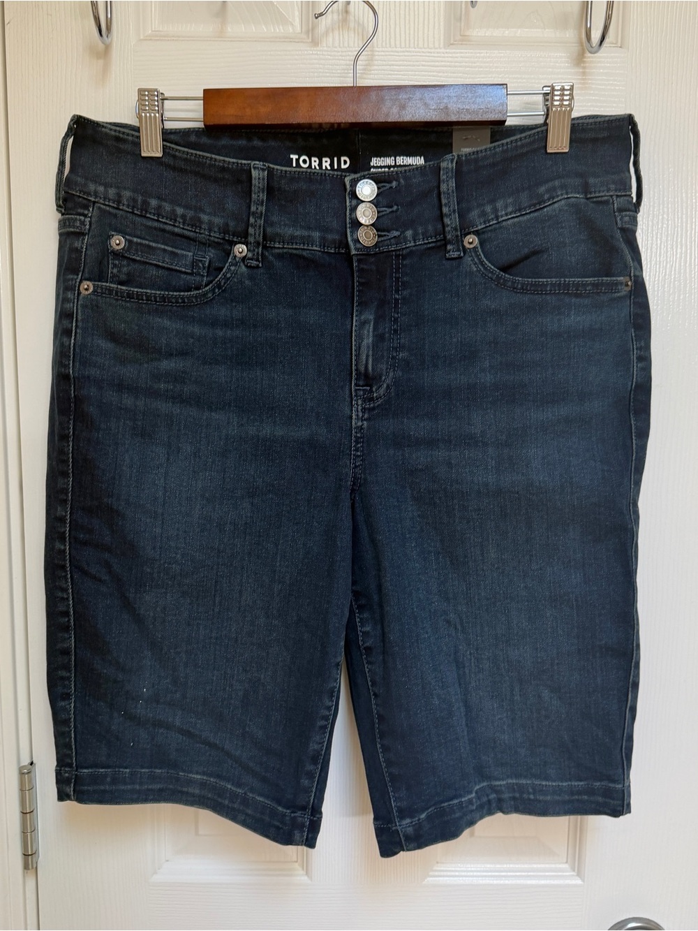 Torrid Bermuda Jegging Short 14
